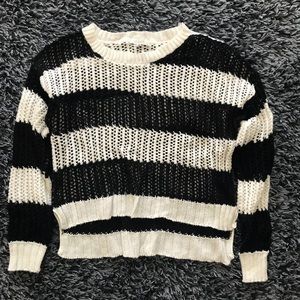 Black and white knitted Delia’s sweatshirt